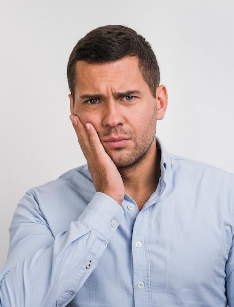 HOME 2 ADULT MAN WITH TOOTH DISCOMFORT